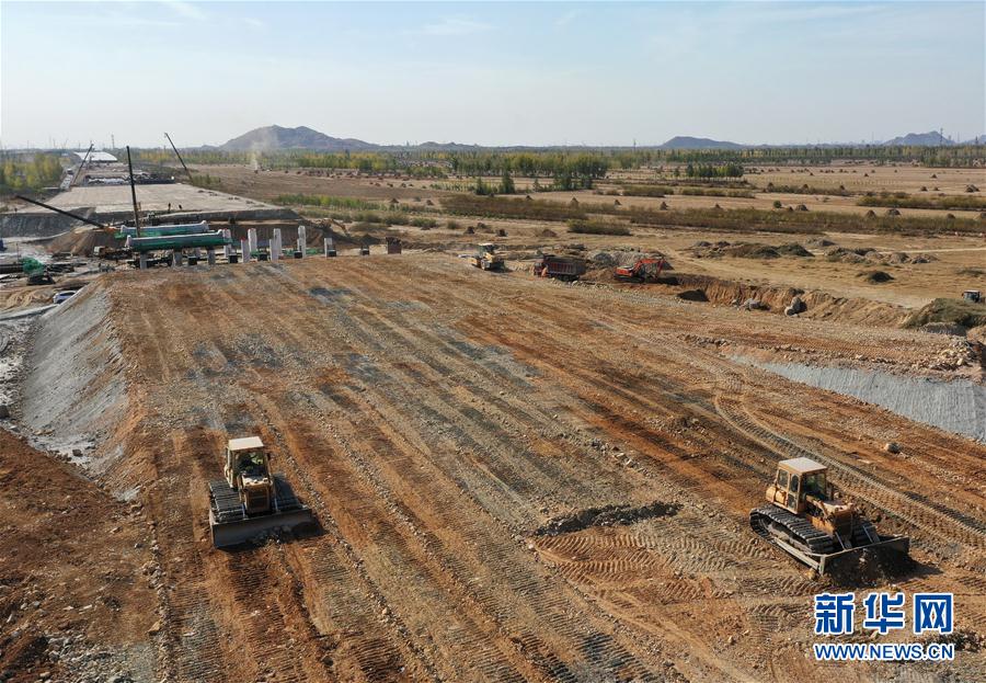 （社會(huì)）（1）河北：遷曹高速建設(shè)正酣